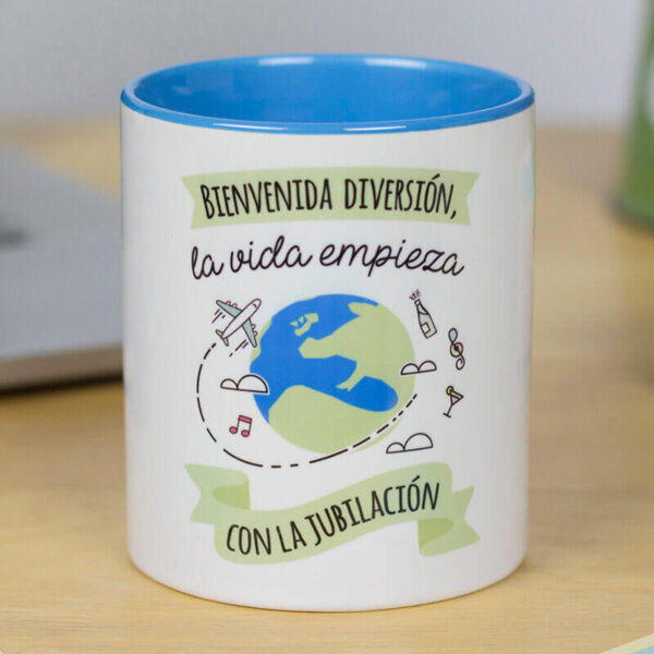 Taza Bienvenida diversión, la vida empieza con la jubilación