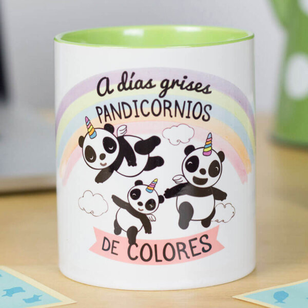 A días grises pandicornios de colores